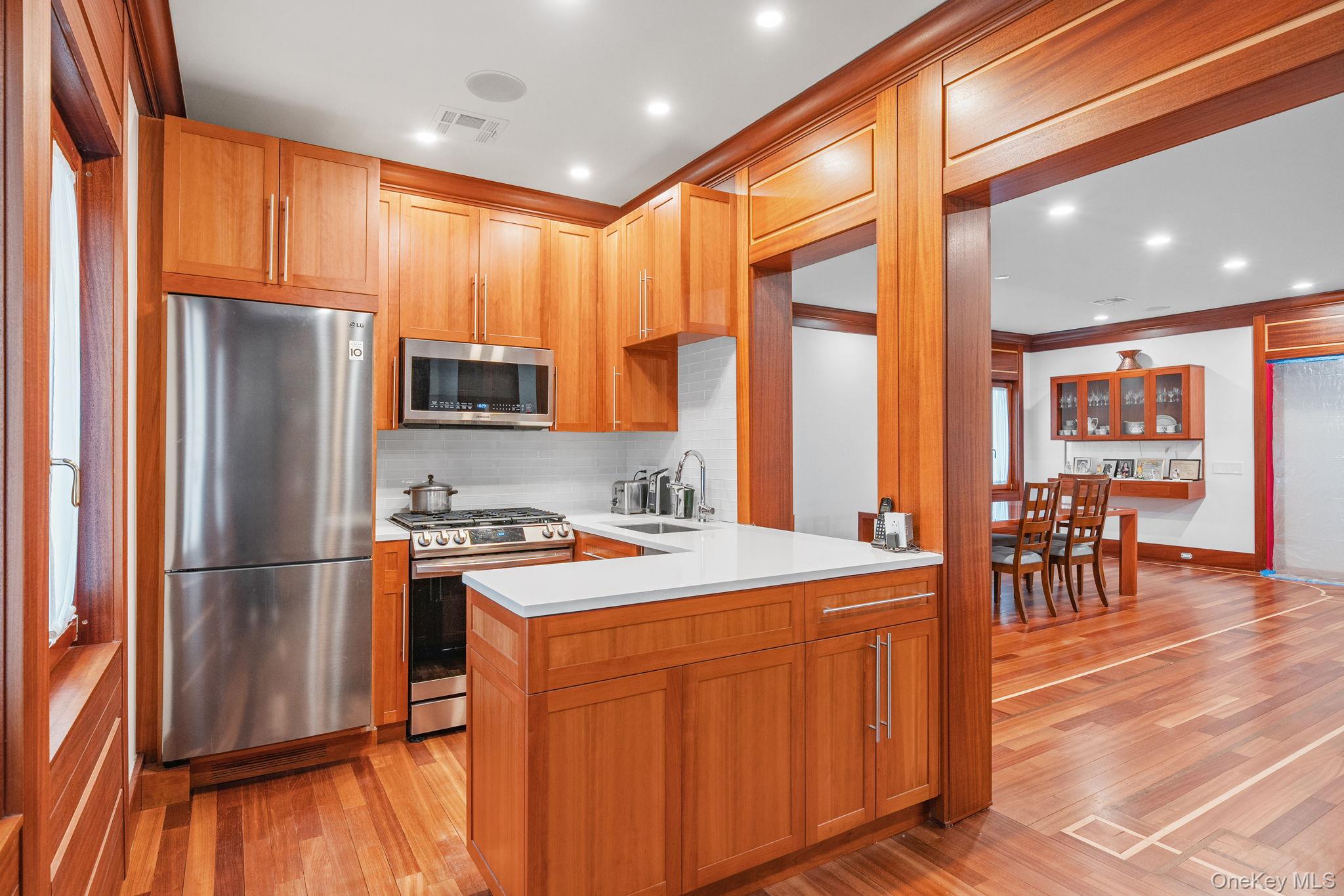 #12 photo, 181 Walnut Street, Lynbrook , NY 11563