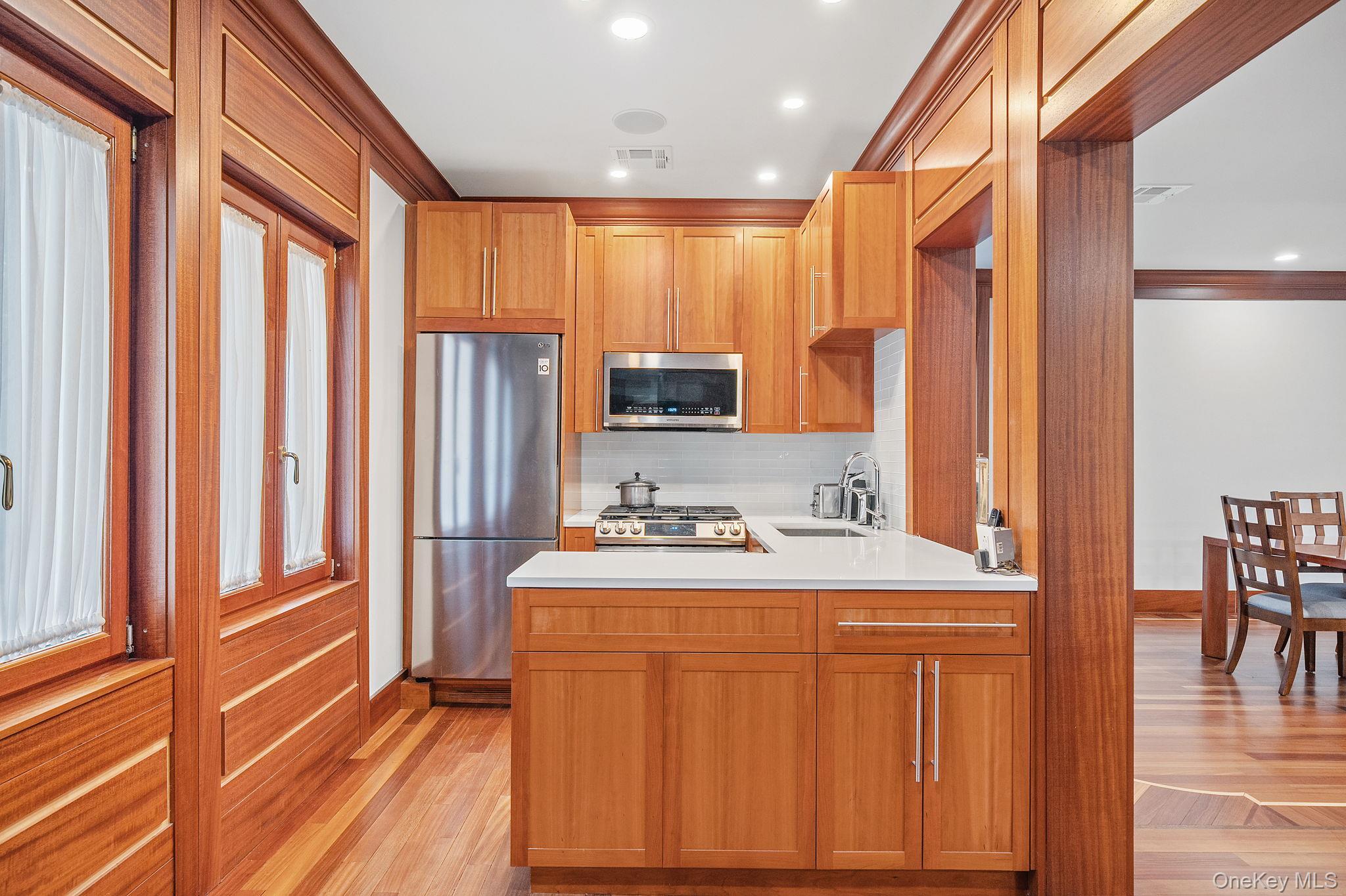 #13 photo, 181 Walnut Street, Lynbrook , NY 11563