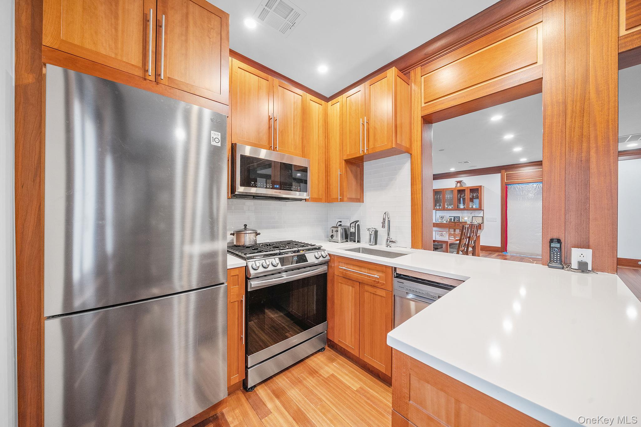 #14 photo, 181 Walnut Street, Lynbrook , NY 11563