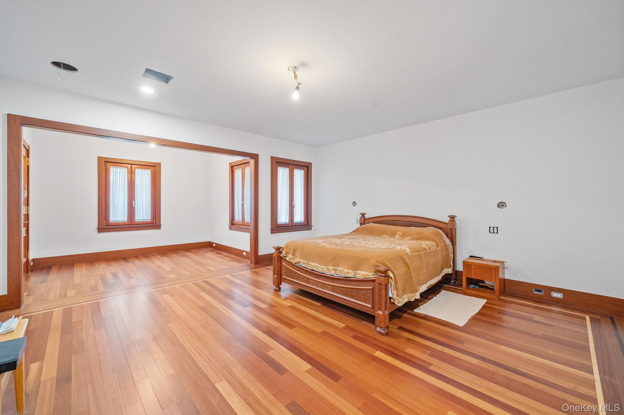 #19 photo, 181 Walnut Street, Lynbrook , NY 11563