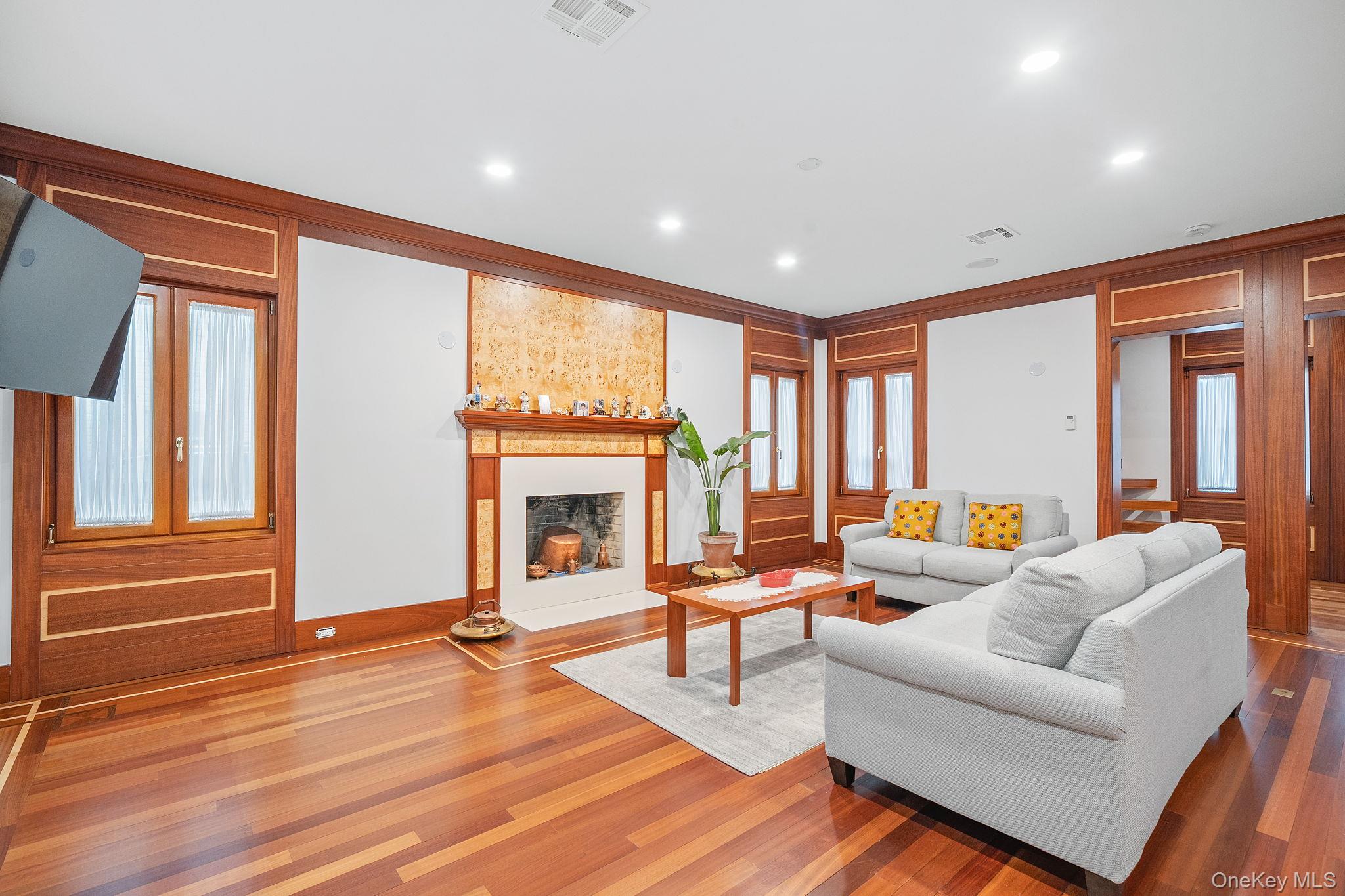 #5 photo, 181 Walnut Street, Lynbrook , NY 11563