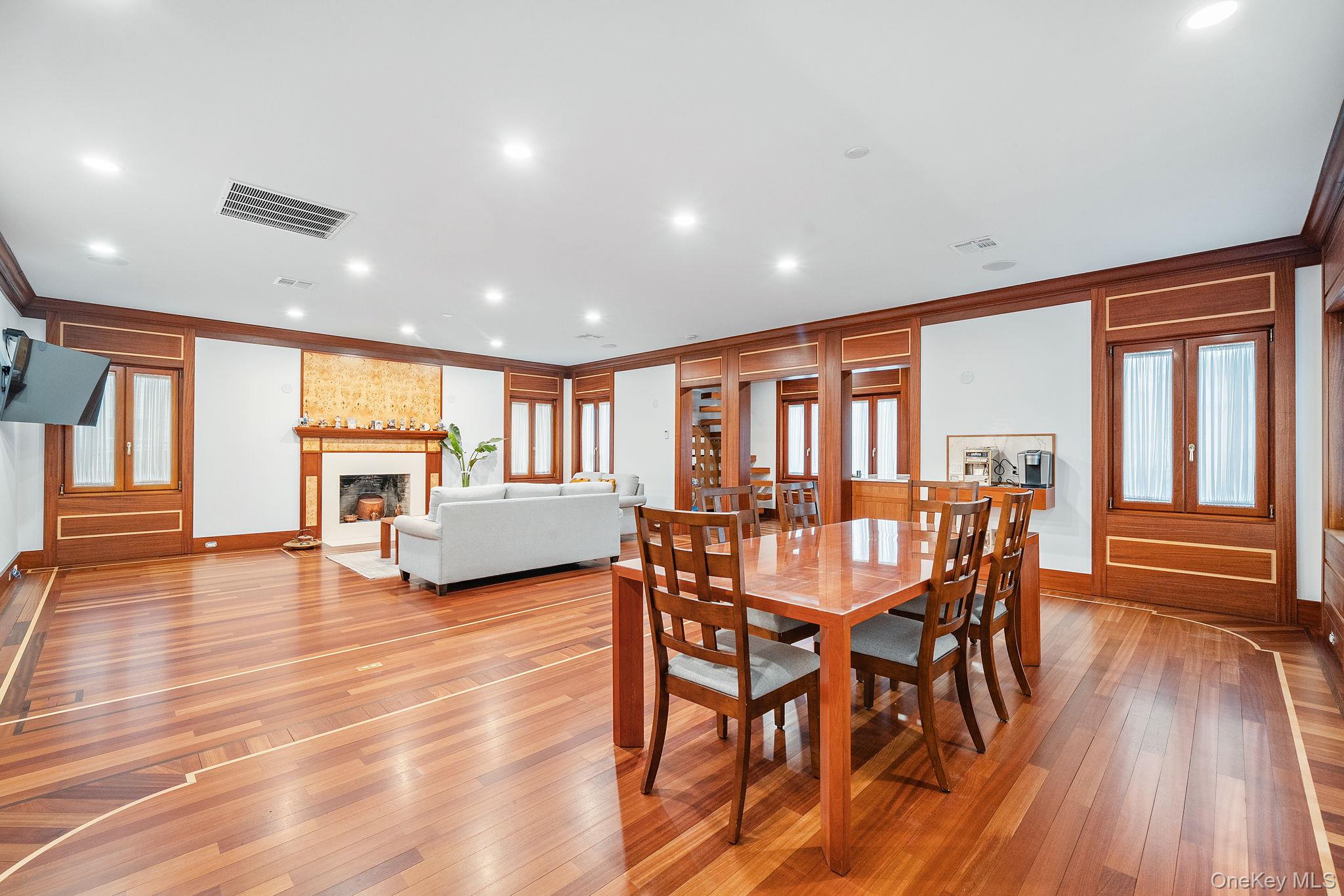 #8 photo, 181 Walnut Street, Lynbrook , NY 11563