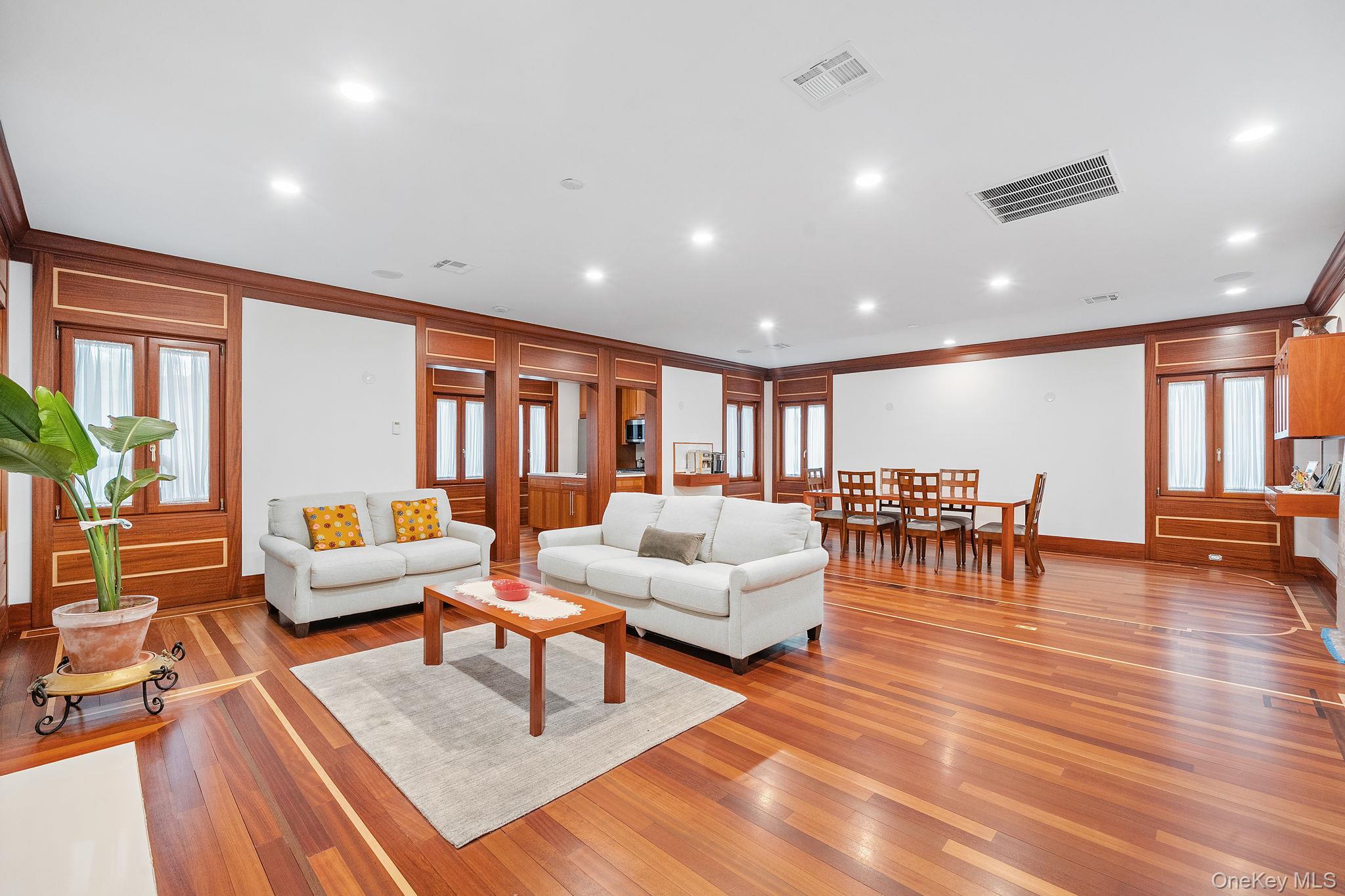 #9 photo, 181 Walnut Street, Lynbrook , NY 11563