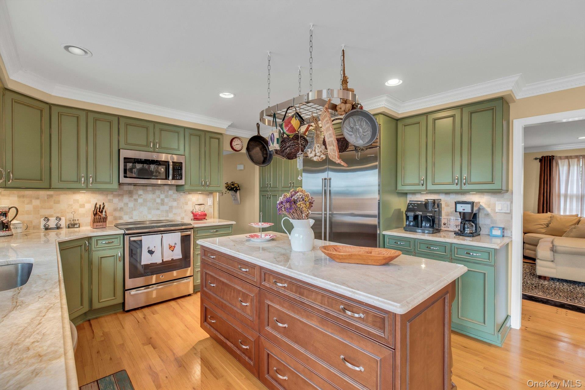 #13 photo, 26 Oak Lane, सफ़ोक काउंटी Hampton Bays , NY 11946