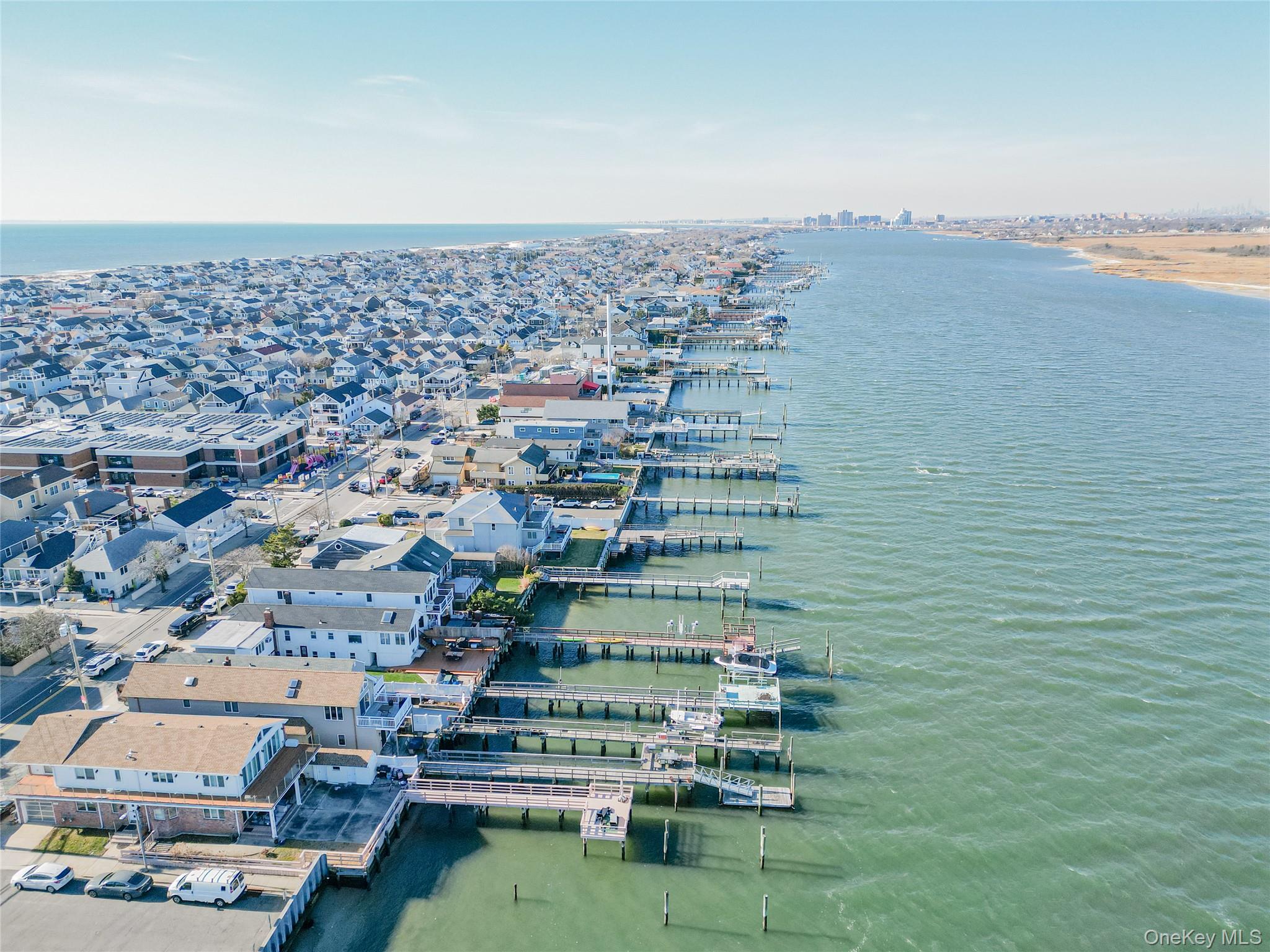 #1 photo, 991 W Park Avenue, Нассау ‖ Long Beach , NY 11561