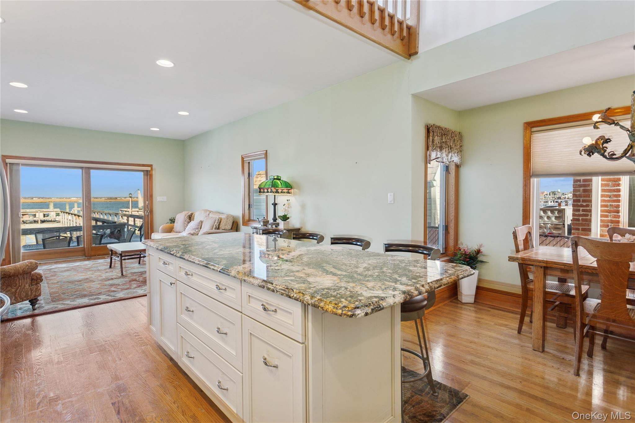 #9 photo, 991 W Park Avenue, Нассау ‖ Long Beach , NY 11561