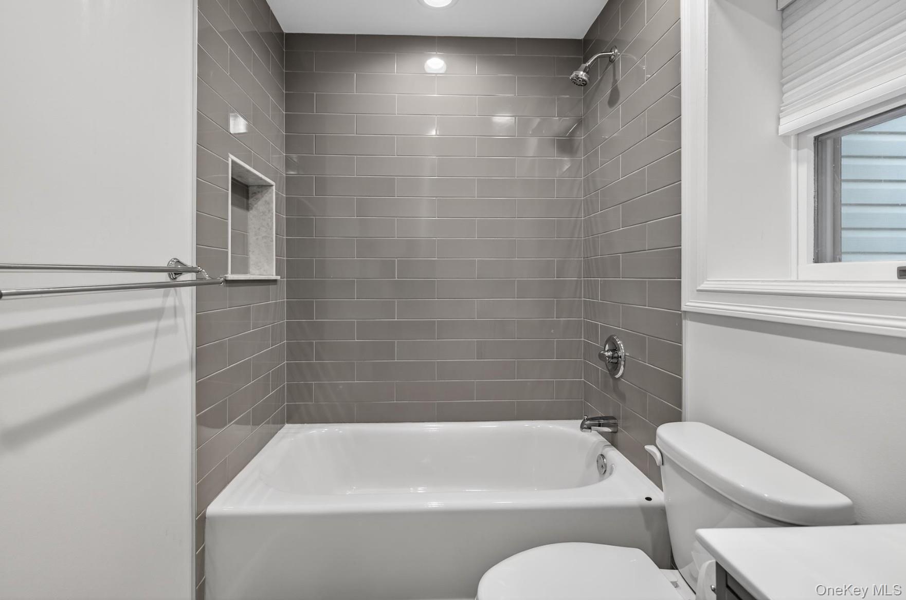 #11 photo, 6 Greg Lane, East Northport , NY 11731