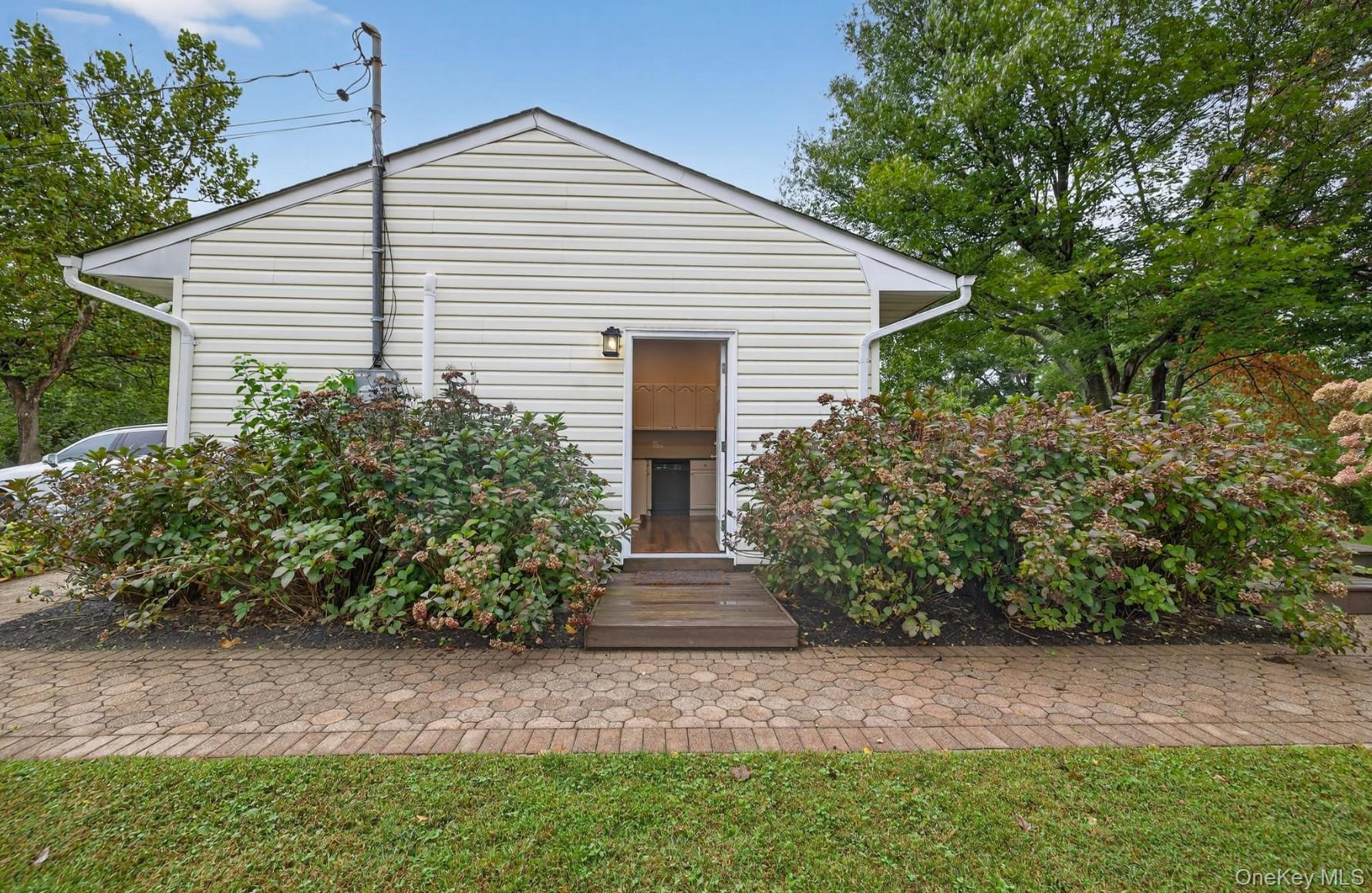 #13 photo, 6 Greg Lane, East Northport , NY 11731