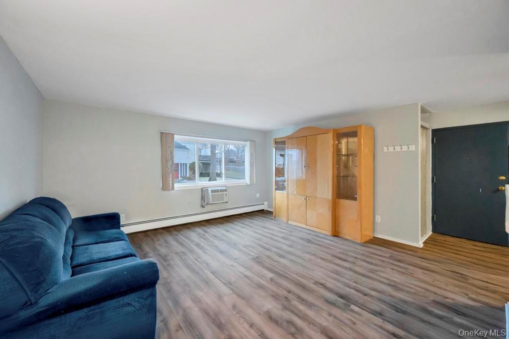 #13 photo, 40 Richmond Boulevard, Ronkonkoma , NY 11779