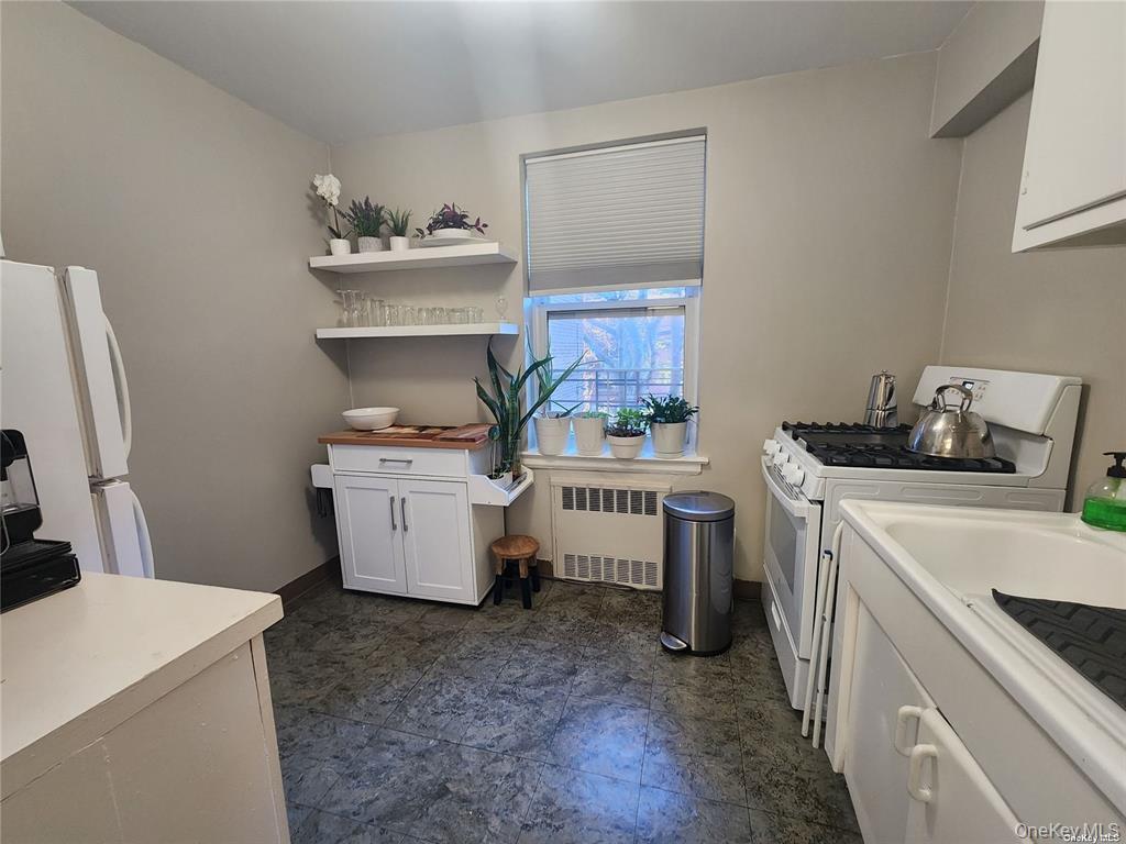 #3 photo, 120-10 85 Avenue, Kew Gardens , NY 11415