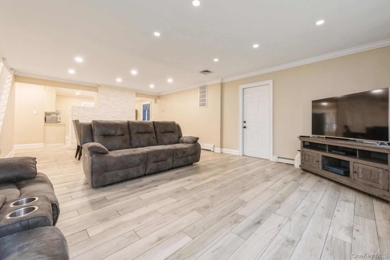 #6 photo, 196 Willowood Drive, Wantagh , NY 11793