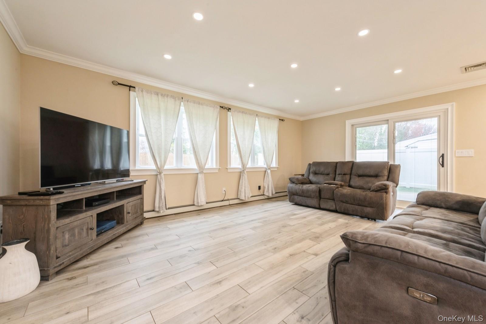 #7 photo, 196 Willowood Drive, Wantagh , NY 11793