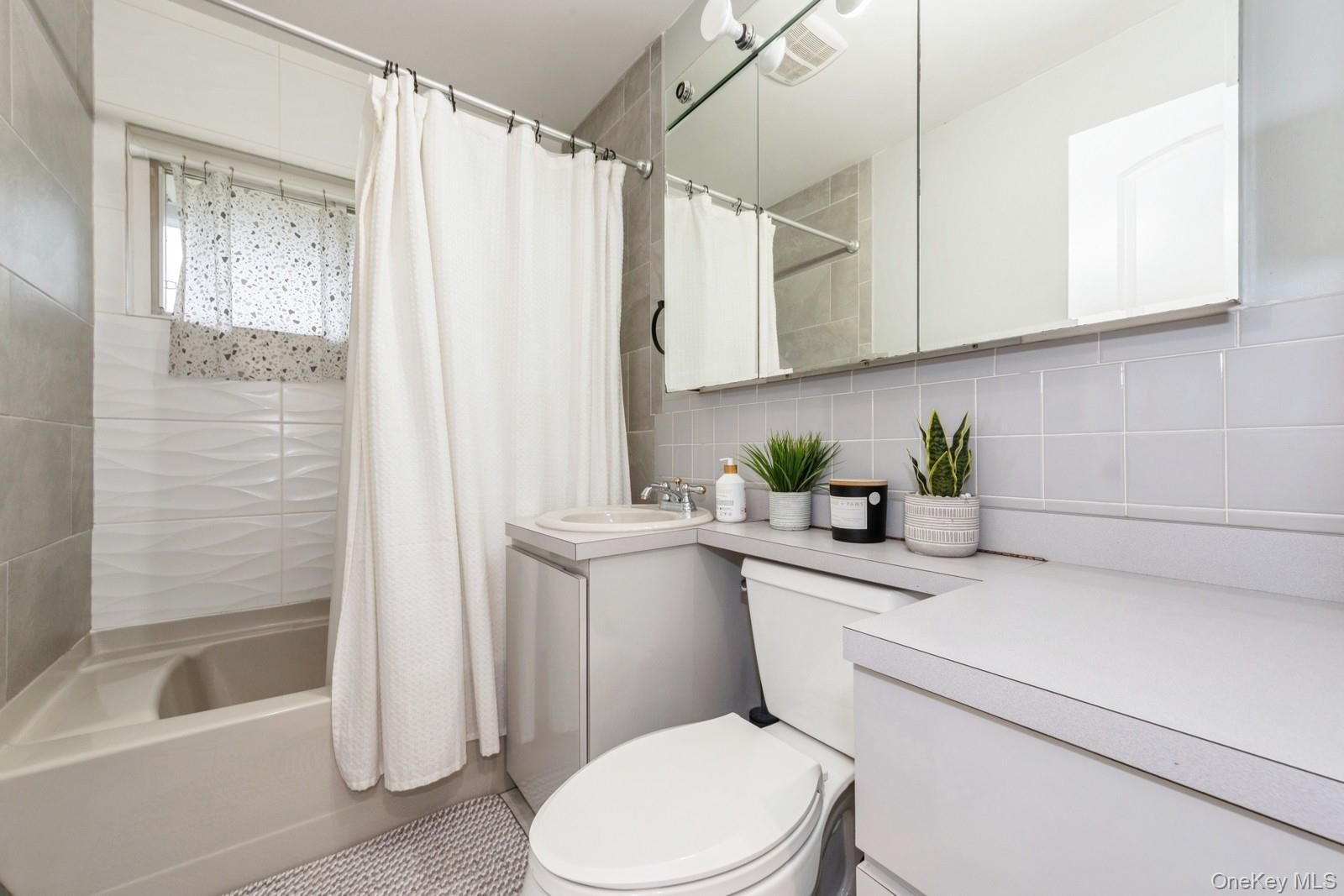 #8 photo, 196 Willowood Drive, Wantagh , NY 11793