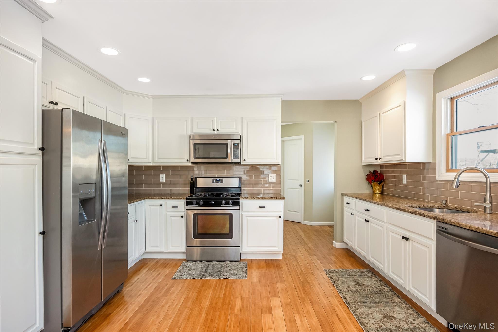 #9 photo, 15 Irving Place, Саффолк ‖ Islip Terrace , NY 11752