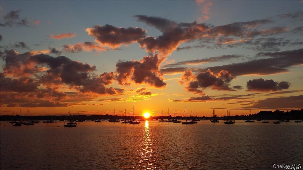 #17 photo, 5 Carlton Avenue, Port Washington , NY 11050