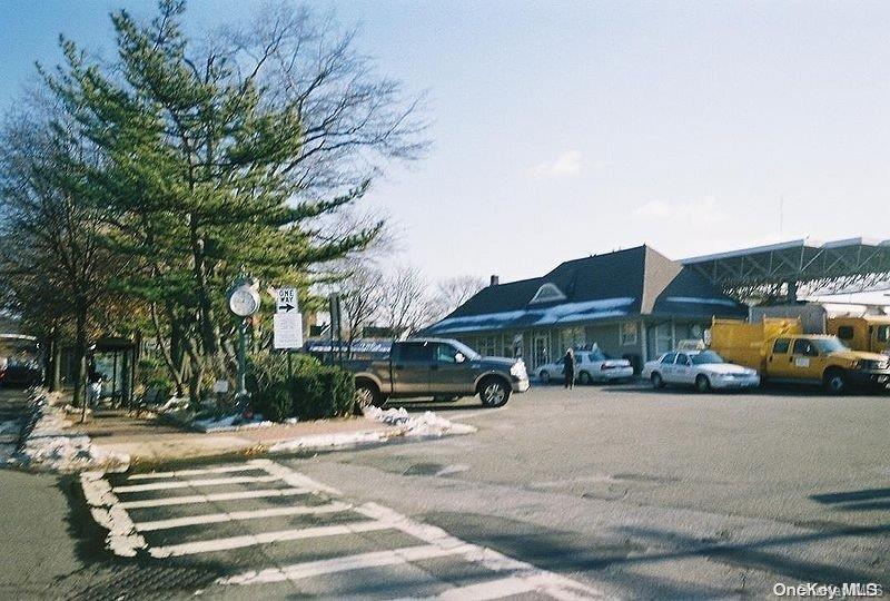 #20 photo, 5 Carlton Avenue, Port Washington , NY 11050