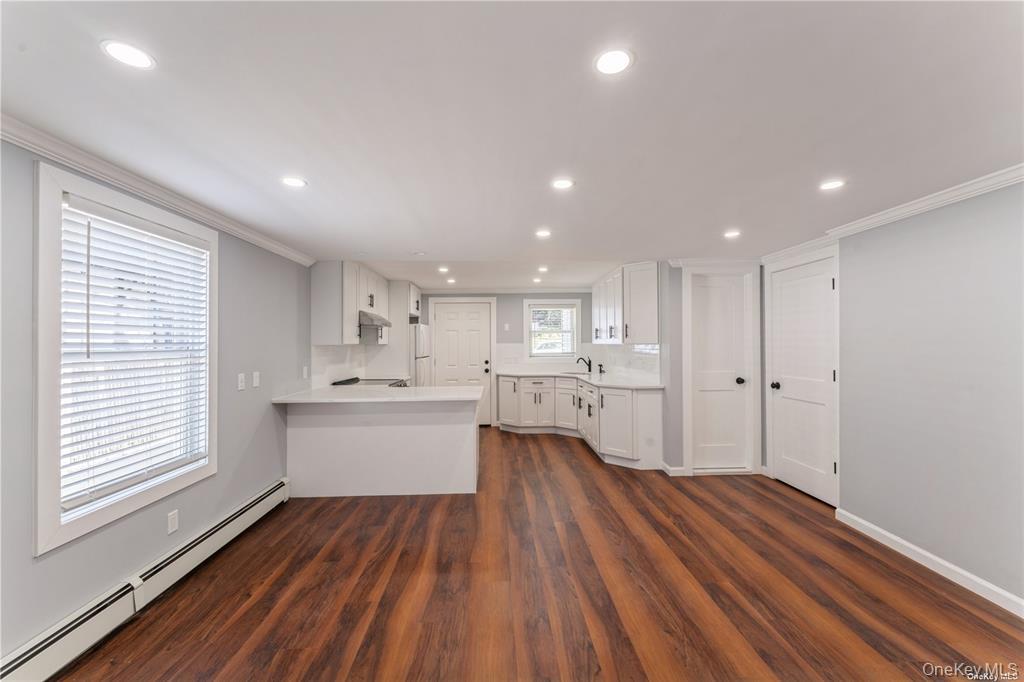 #4 photo, 5 Carlton Avenue, Port Washington , NY 11050