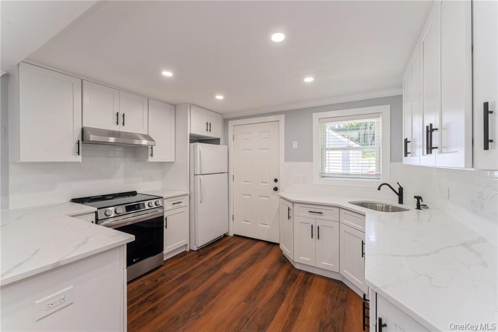 #6 photo, 5 Carlton Avenue, Port Washington , NY 11050