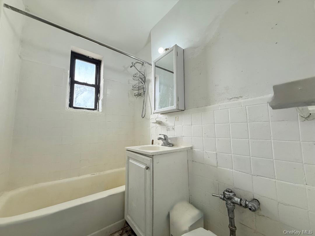 #9 photo, 44-10 Macnish, 皇后区 艾姆赫斯特 Elmhurst , NY 11373