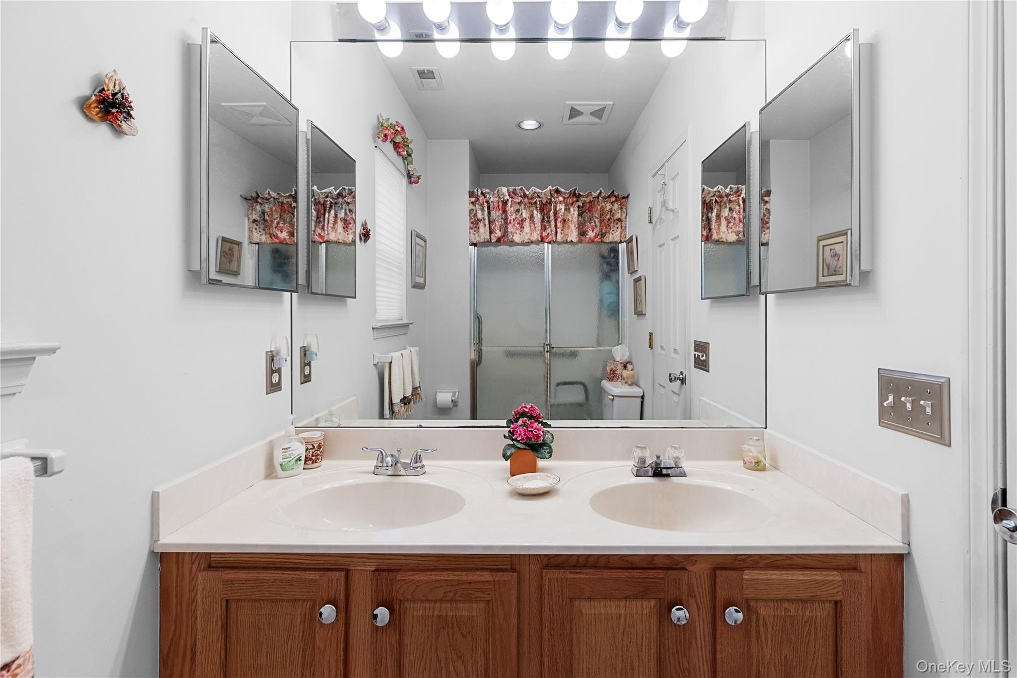 #13 photo, 50 Perri Circle, سوفولك Middle Island , NY 11953