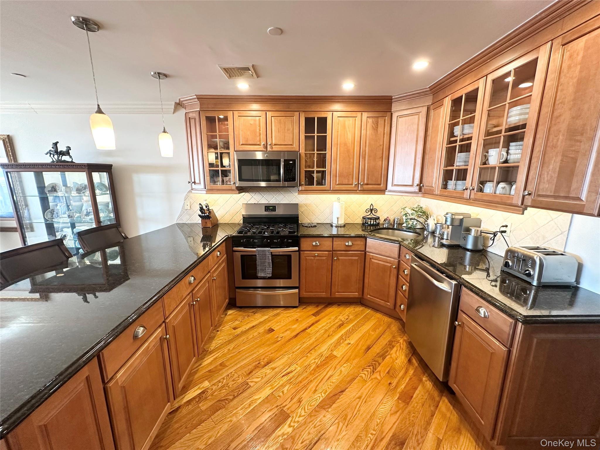 #7 photo, 353 W Broadway, Long Beach , NY 11561