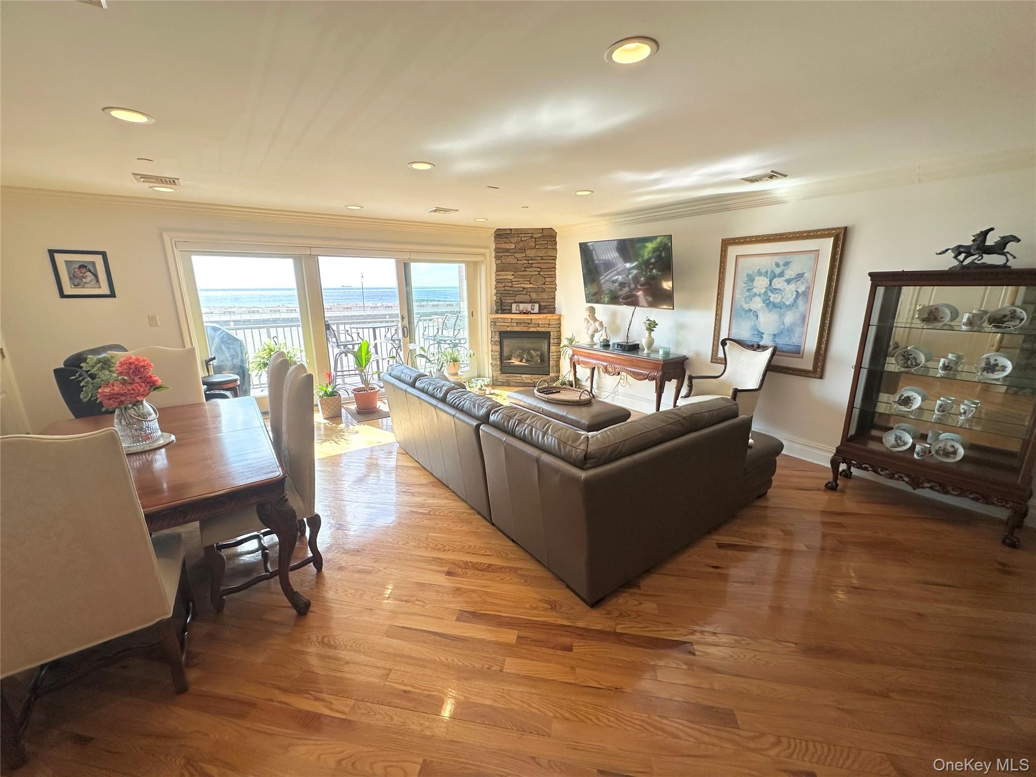 #8 photo, 353 W Broadway, Long Beach , NY 11561