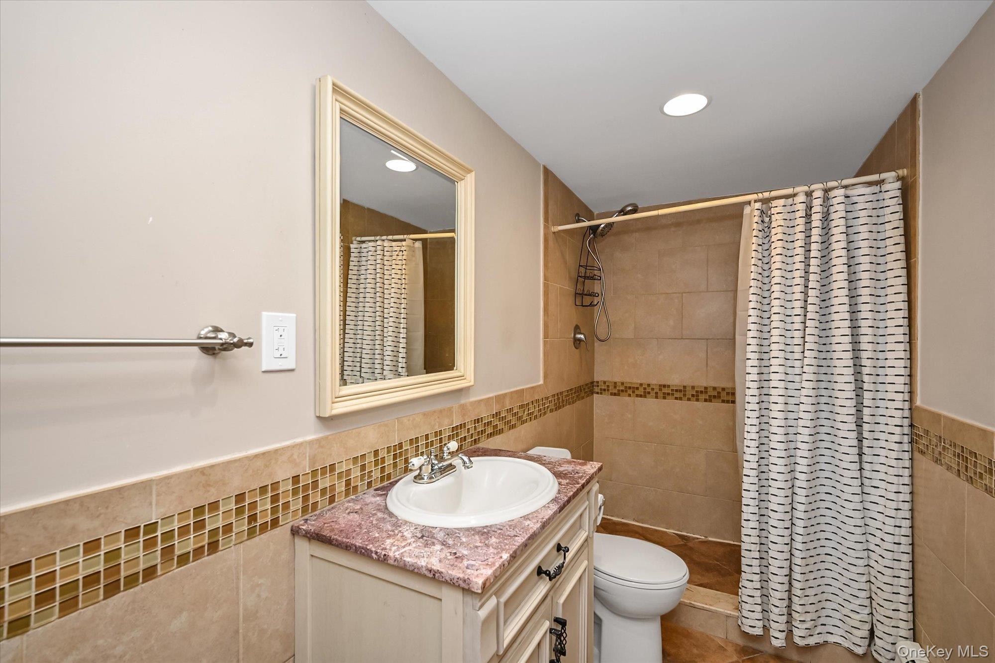 #20 photo, 6925 59th Road, Куинс ‖ Maspeth , NY 11378