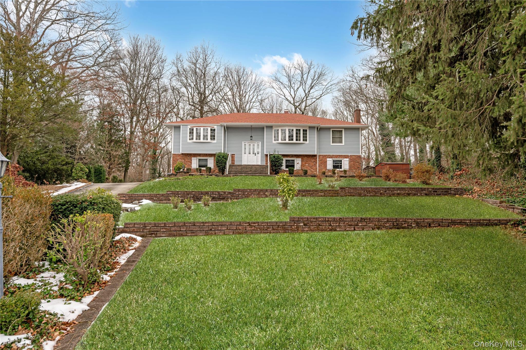 #1 photo, 4 Danville Court, सफ़ोक काउंटी Greenlawn , NY 11740