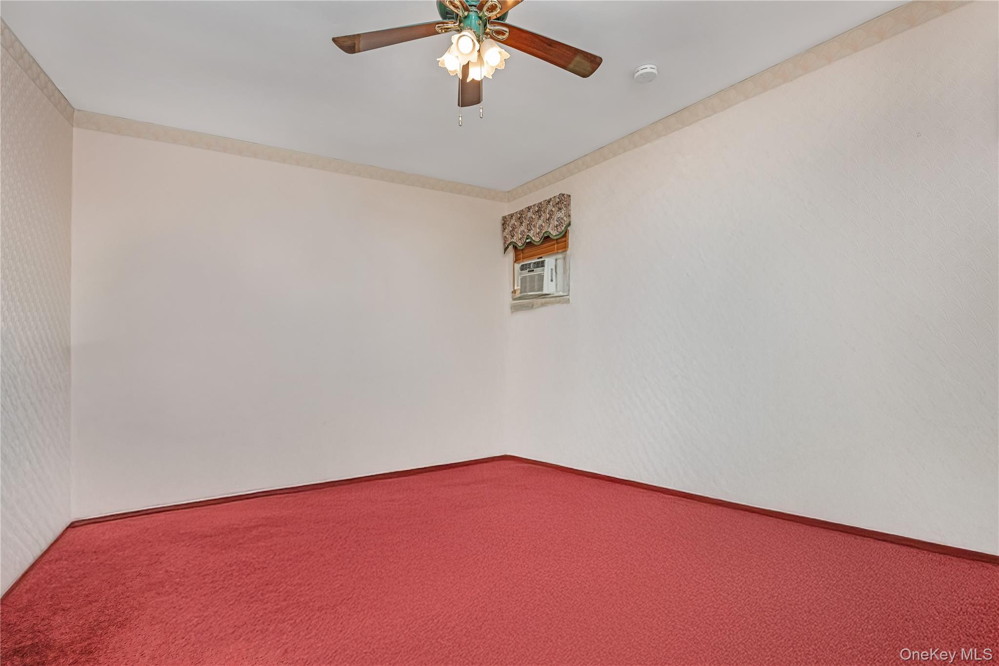 #18 photo, 4 Danville Court, सफ़ोक काउंटी Greenlawn , NY 11740