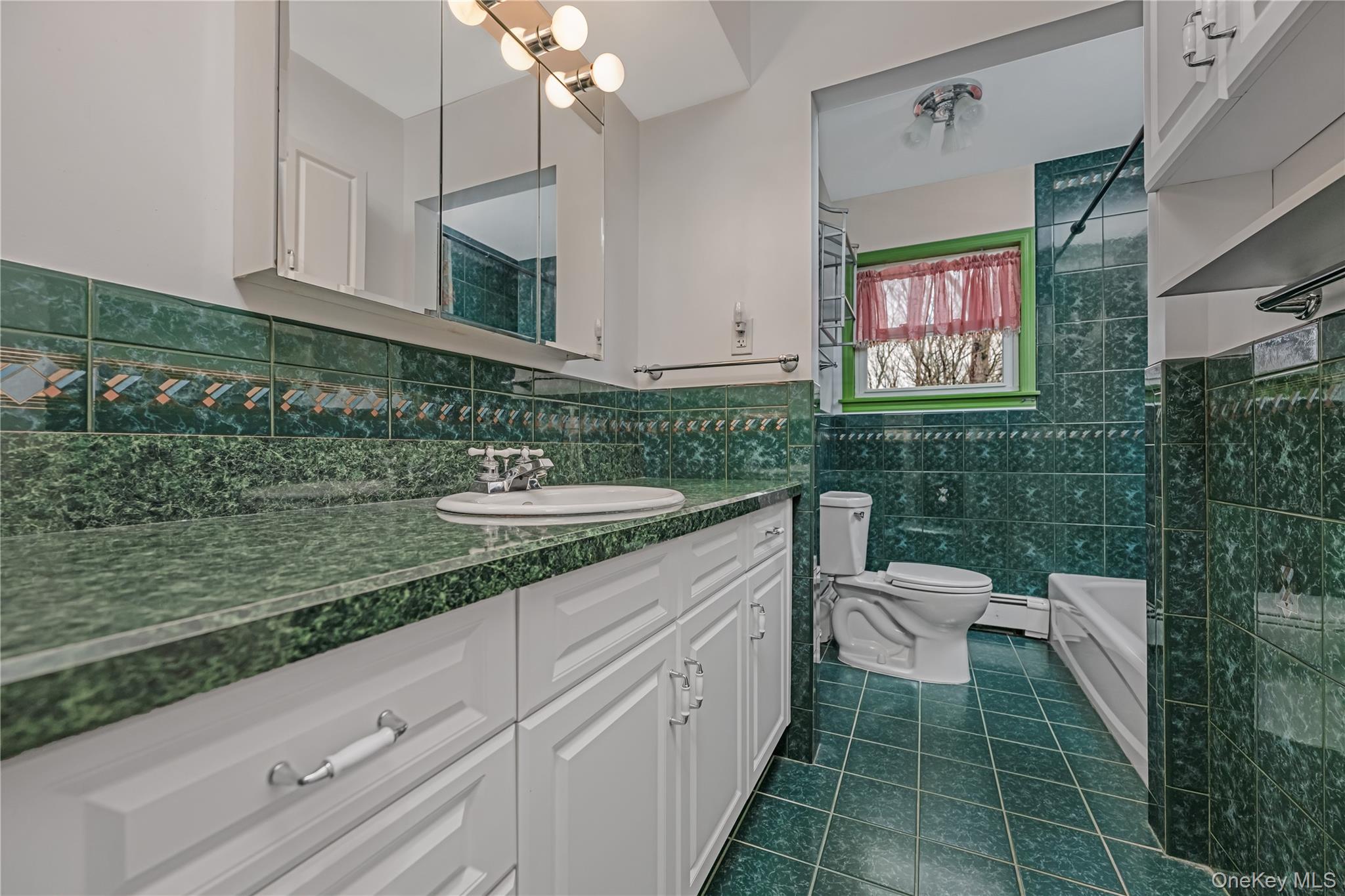 #19 photo, 4 Danville Court, सफ़ोक काउंटी Greenlawn , NY 11740