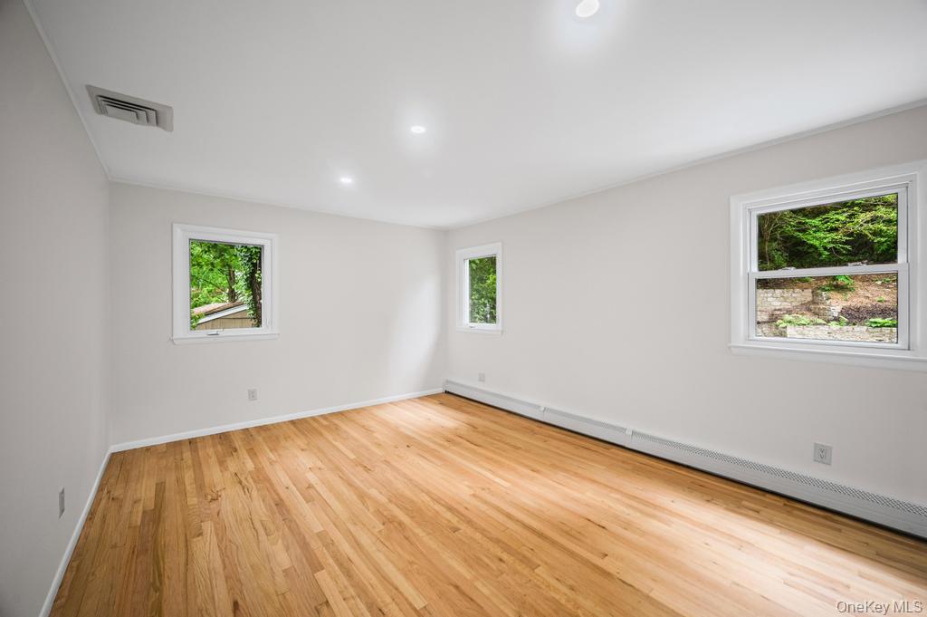 #11 photo, 26 Ravine Road, Great Neck , NY 11023