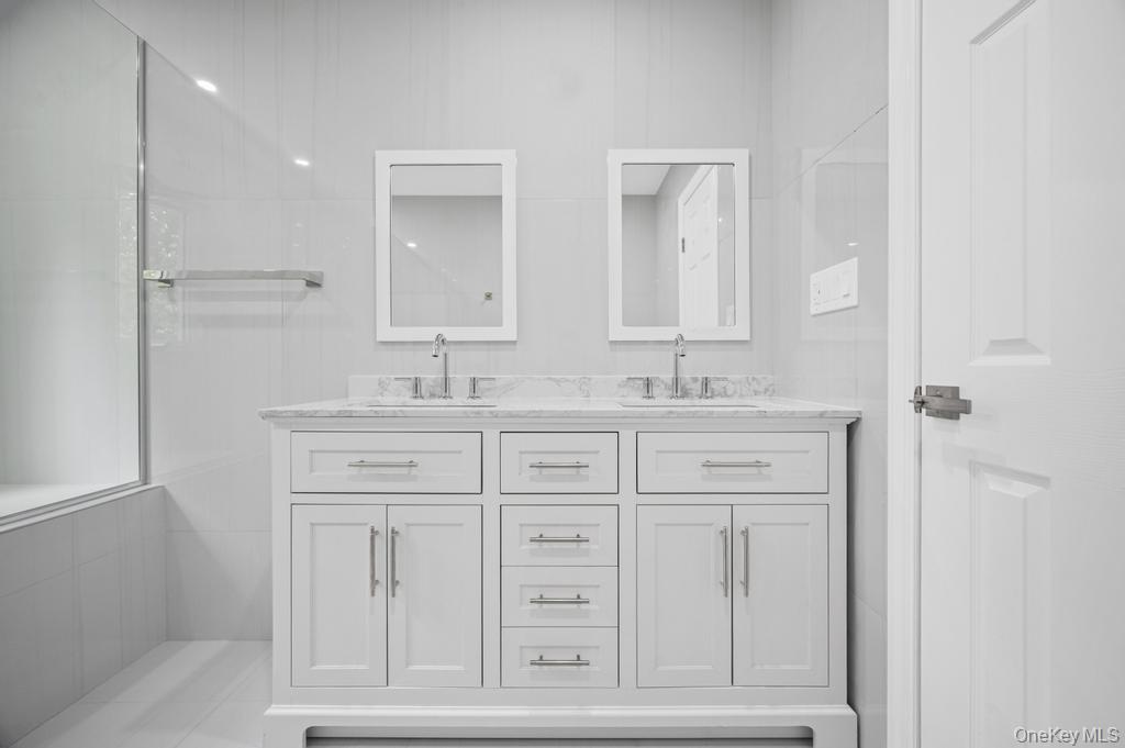 #15 photo, 26 Ravine Road, Great Neck , NY 11023