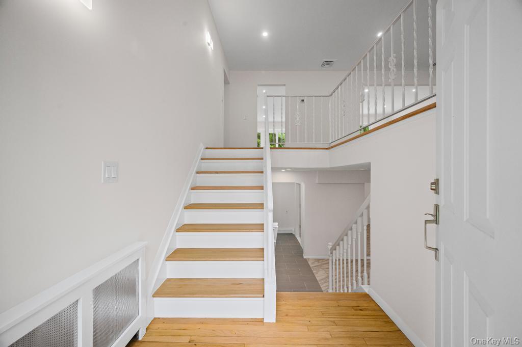 #2 photo, 26 Ravine Road, Great Neck , NY 11023