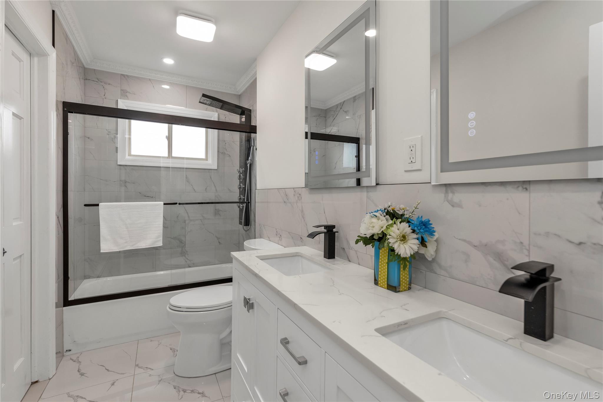 #5 photo, 57 E Clinton Avenue, 롱 아일랜드 Roosevelt , NY 11575