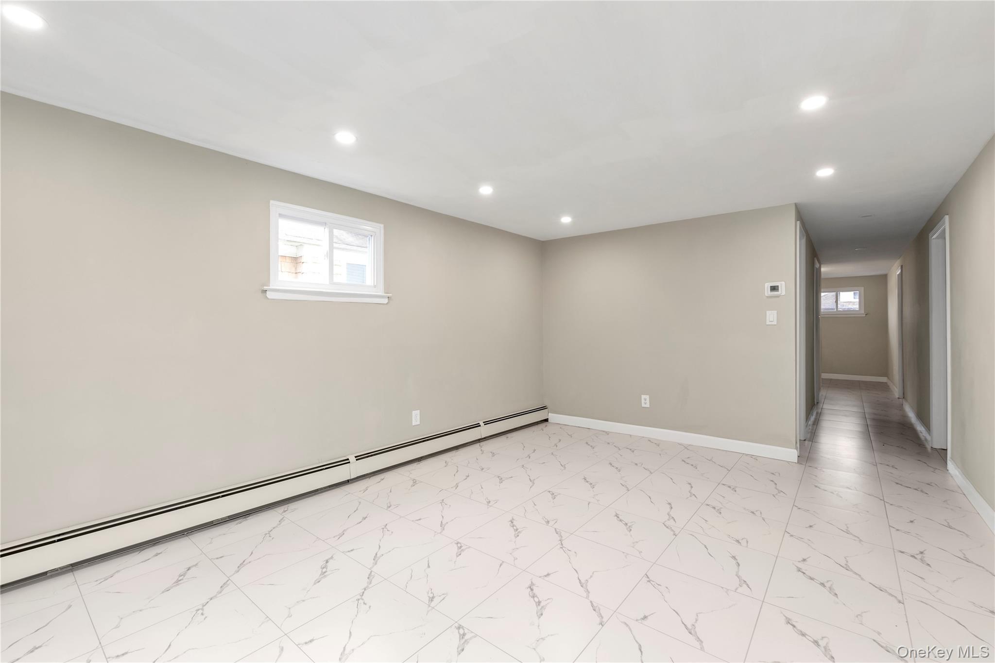 #8 photo, 57 E Clinton Avenue, 롱 아일랜드 Roosevelt , NY 11575