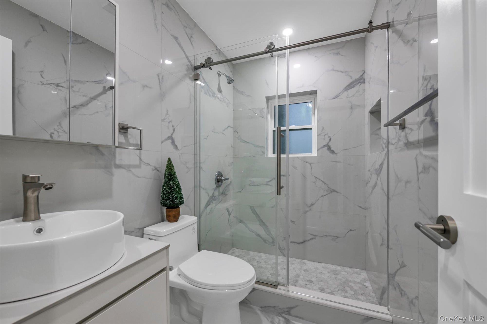 #19 photo, 9214 88th Avenue, קווינס Woodhaven , NY 11421