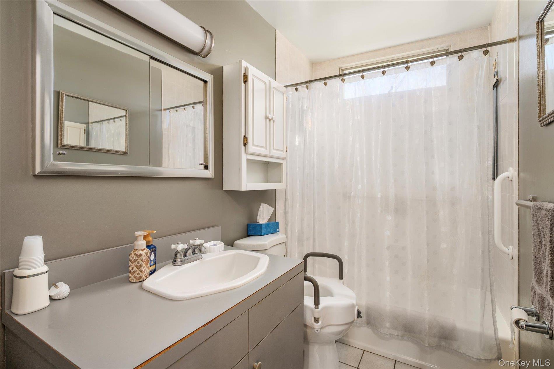 #14 photo, 1 Shawnee Lane, Commack , NY 11725