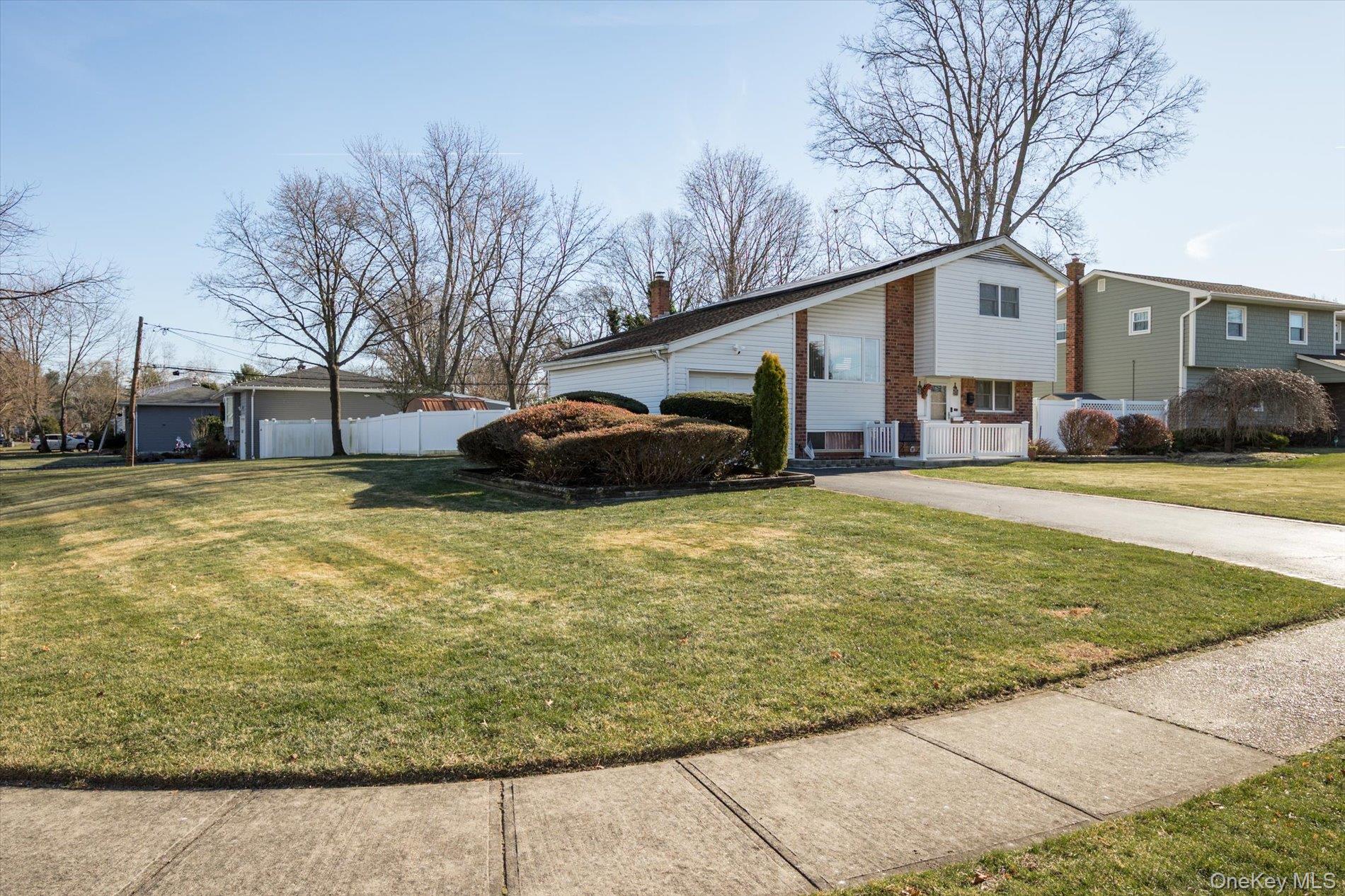 #3 photo, 1 Shawnee Lane, Commack , NY 11725