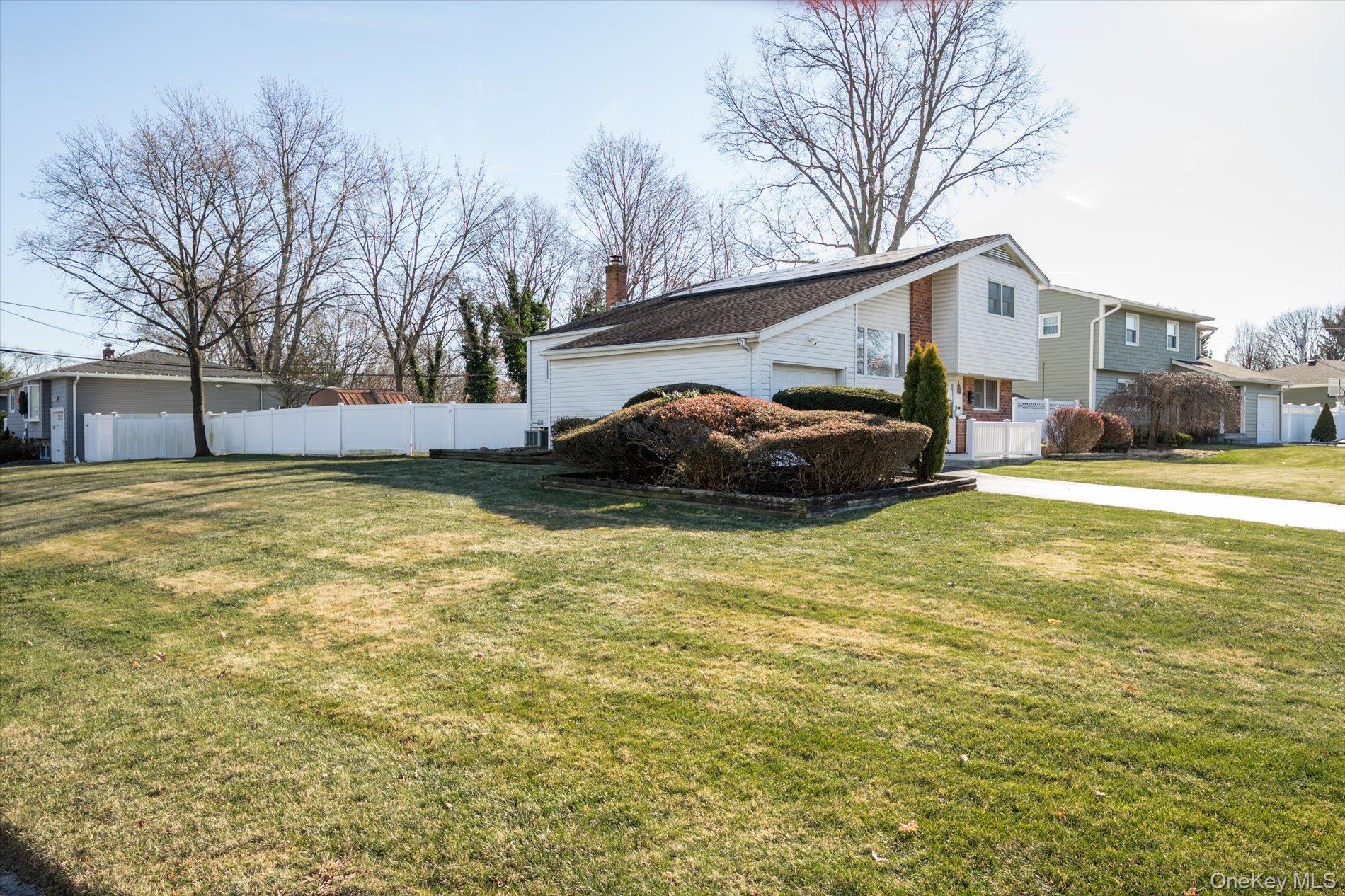 #4 photo, 1 Shawnee Lane, Commack , NY 11725