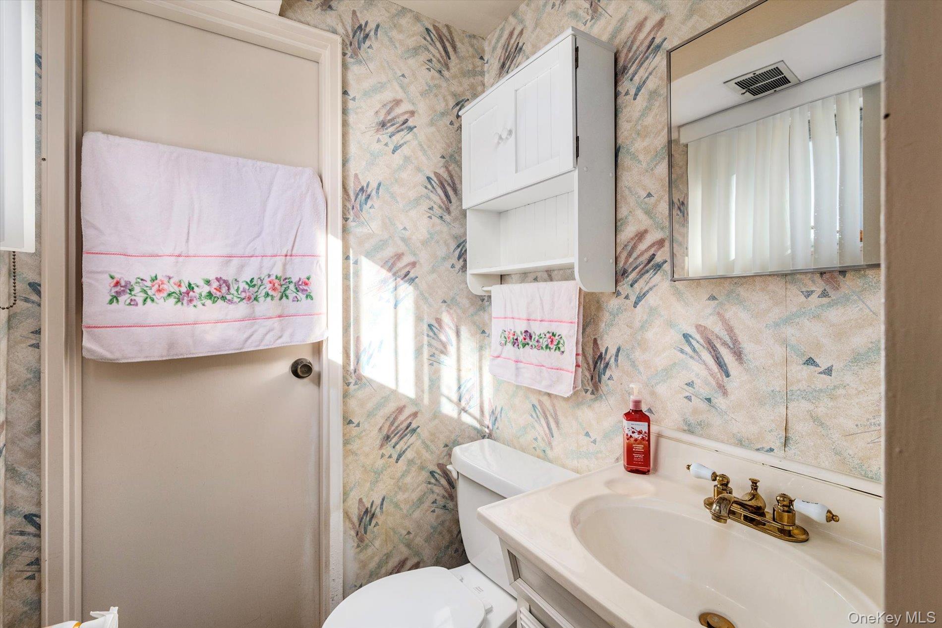 #7 photo, 1 Shawnee Lane, Commack , NY 11725