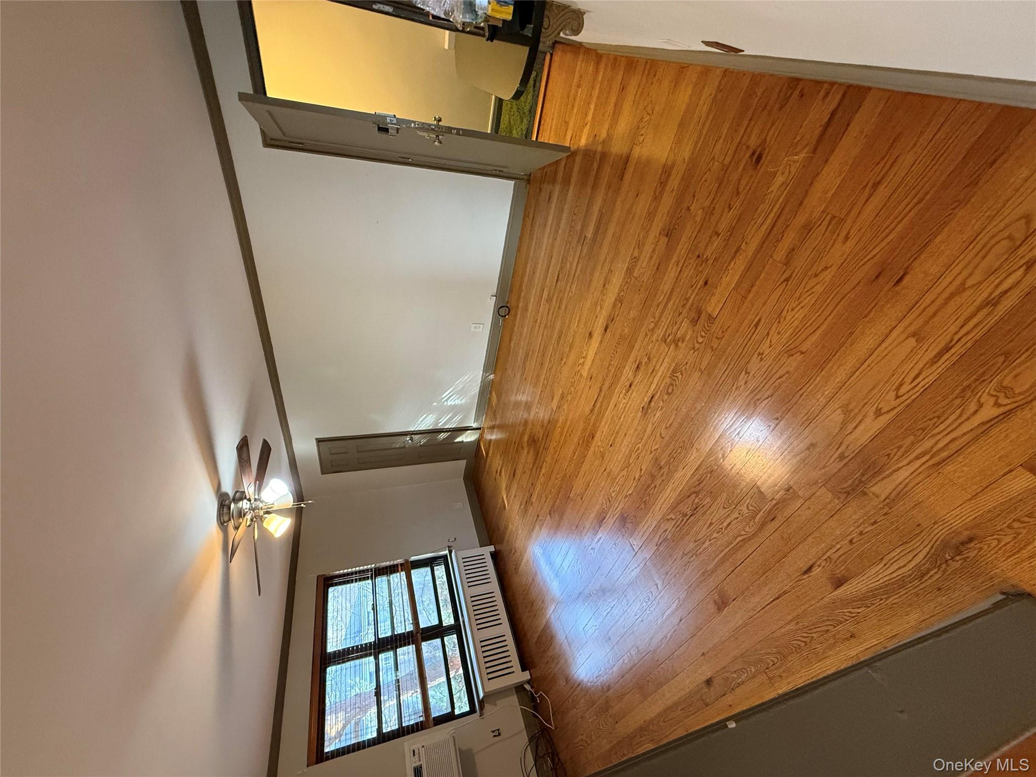 #4 photo, 40 Terrace Circle, Great Neck , NY 11021