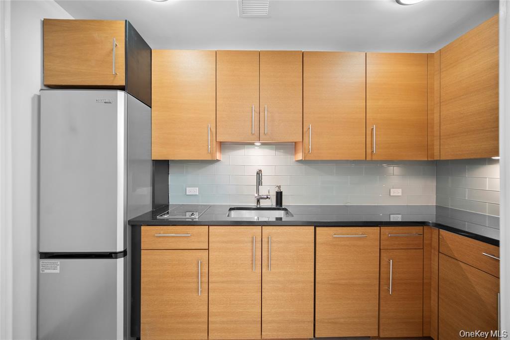 #9 photo, 1 Renaissance Square, White Plains , NY 10601