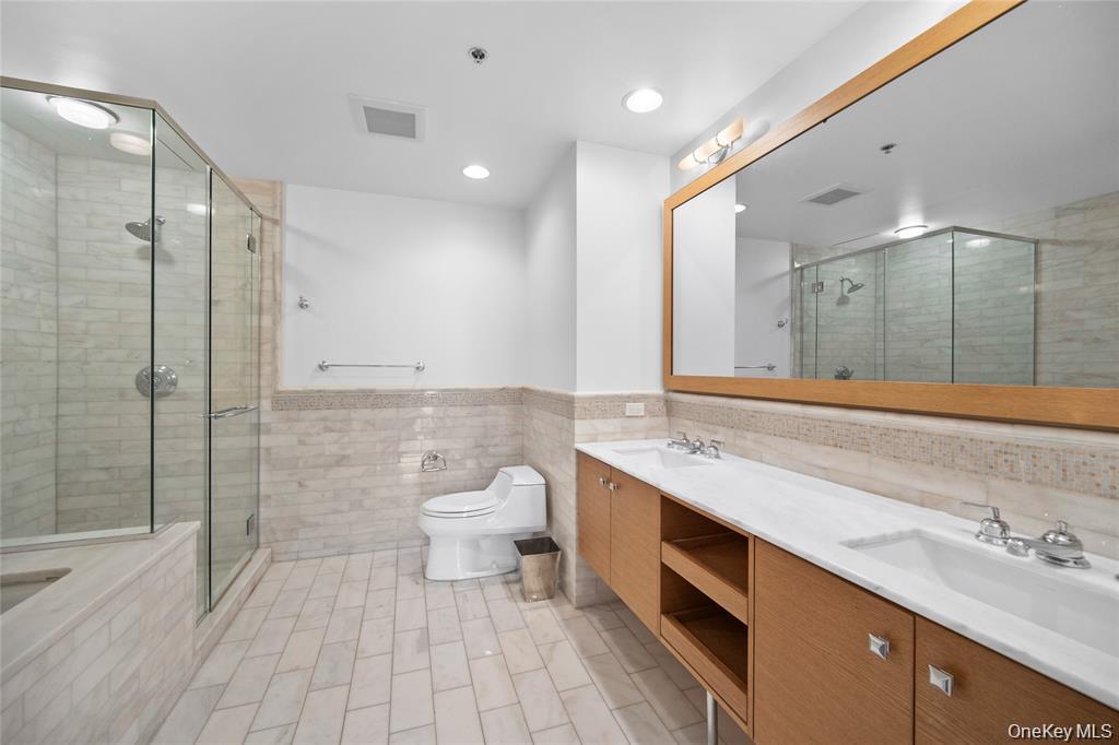 #17 photo, 1 Renaissance Square, White Plains , NY 10601