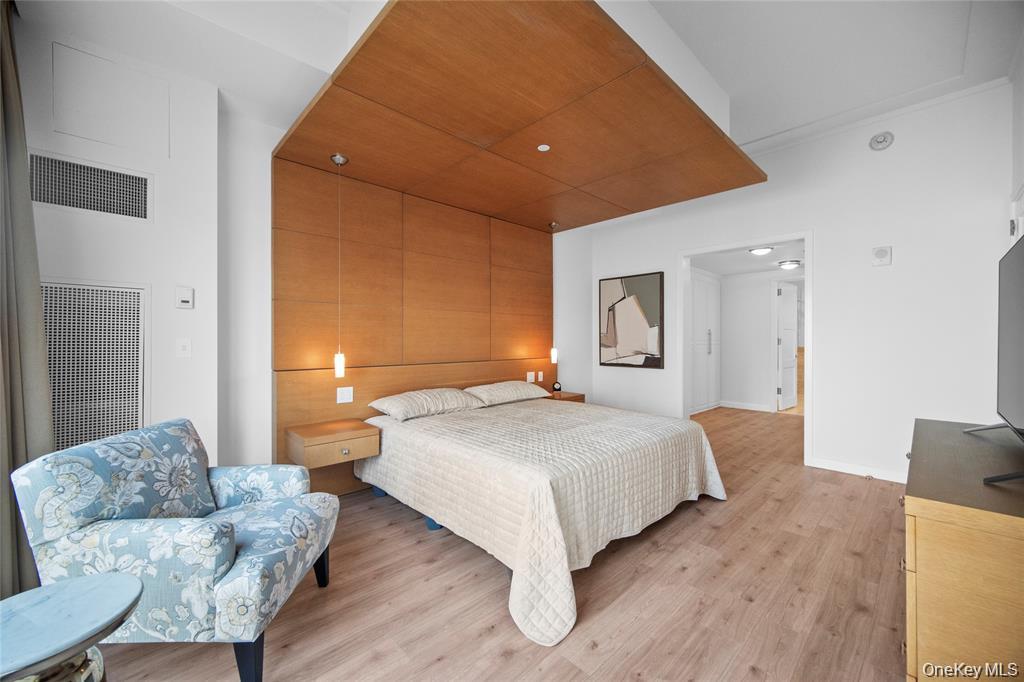 #12 photo, 1 Renaissance Square, White Plains , NY 10601