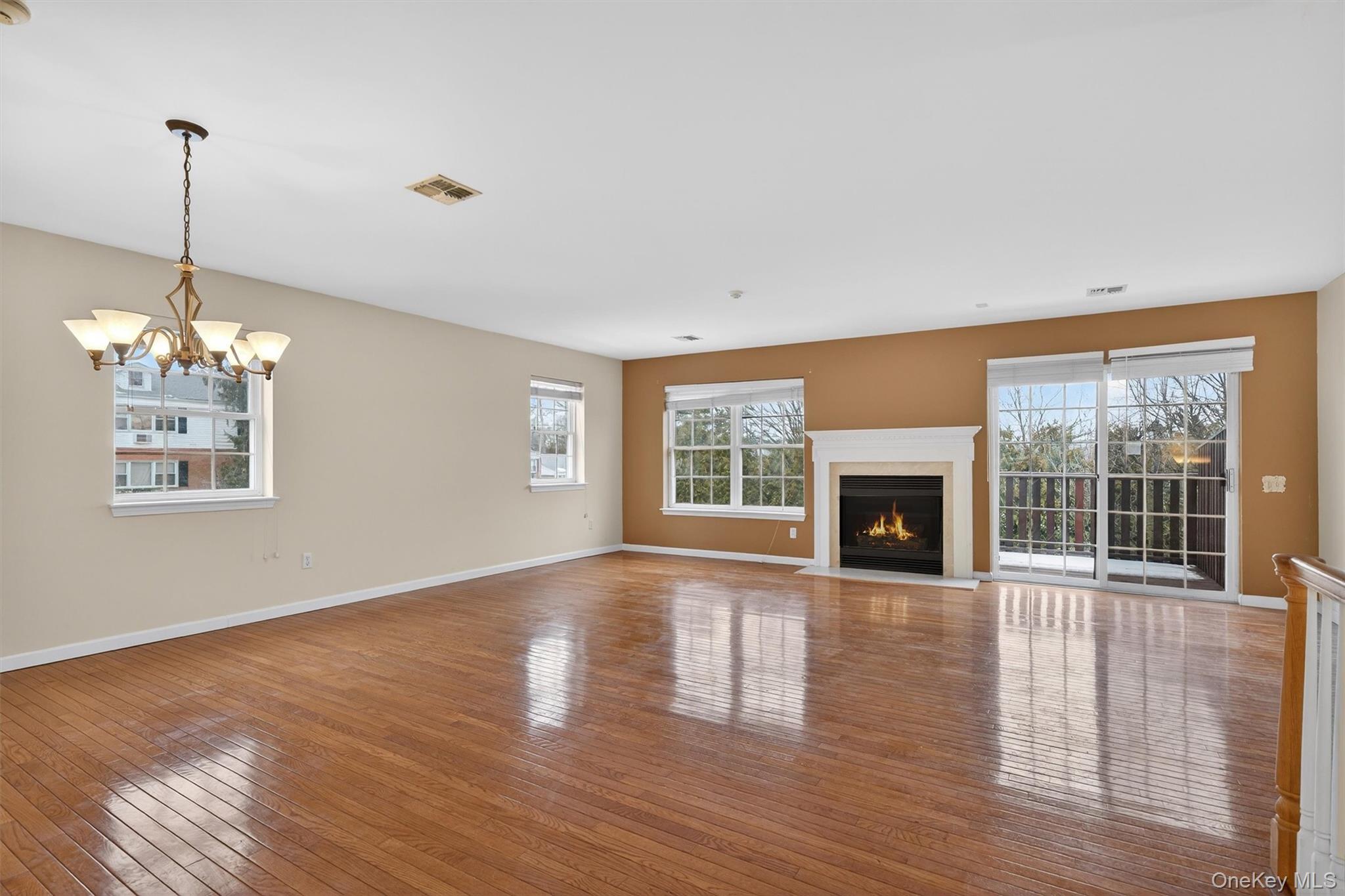 #11 photo, 77 Jamie Court, Suffern , NY 10901