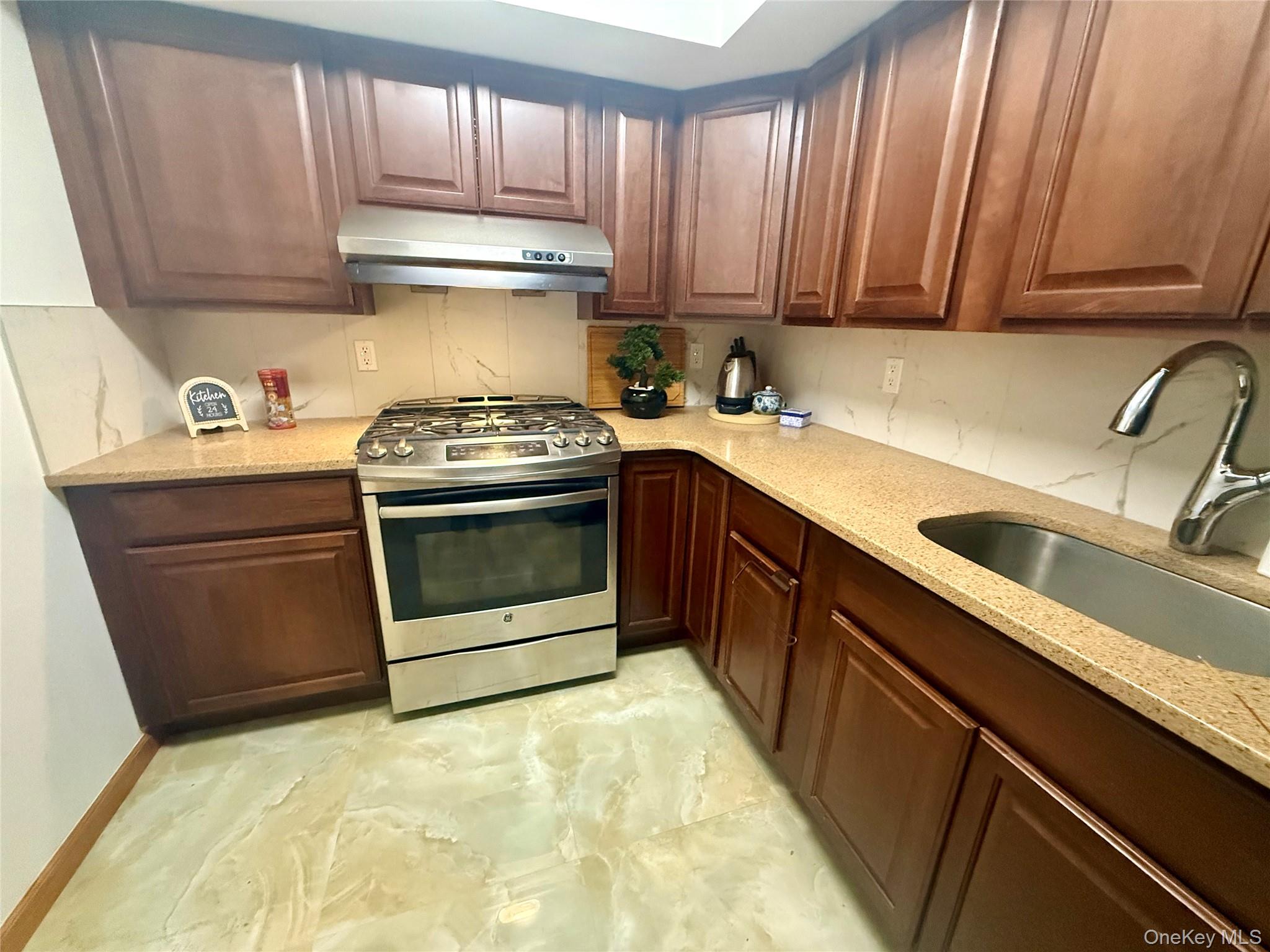 #4 photo, 918 Wheeler Avenue, برونكس Bronx , NY 10473