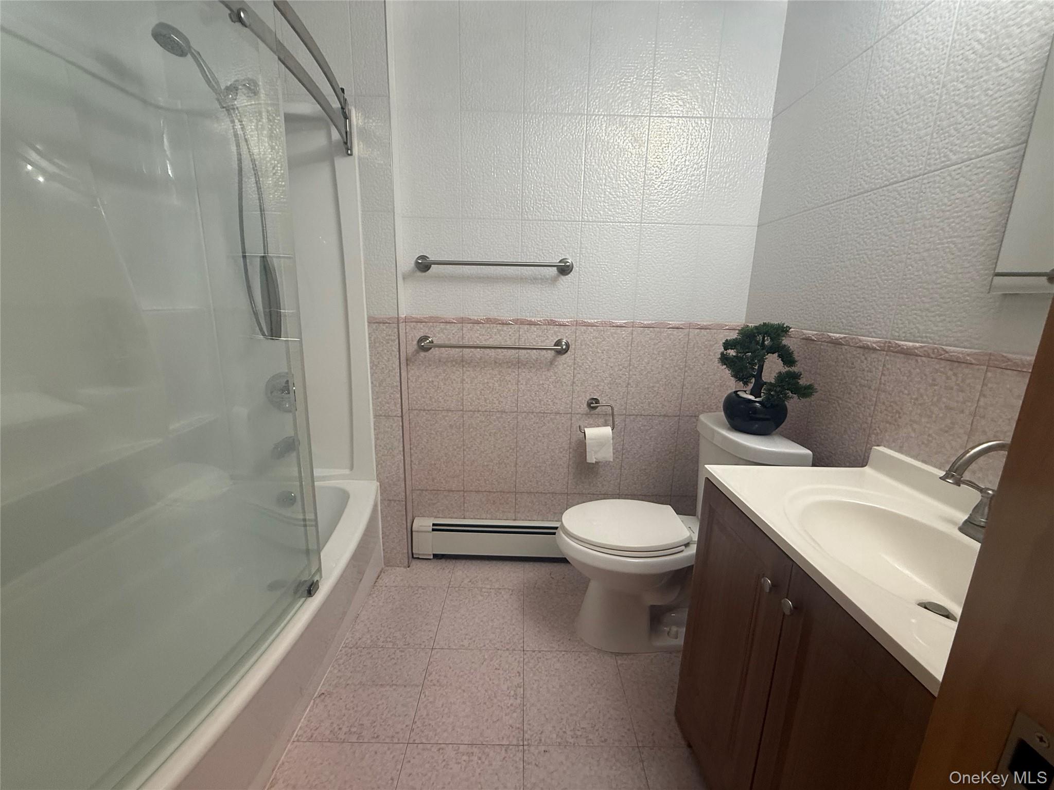 #8 photo, 918 Wheeler Avenue, برونكس Bronx , NY 10473