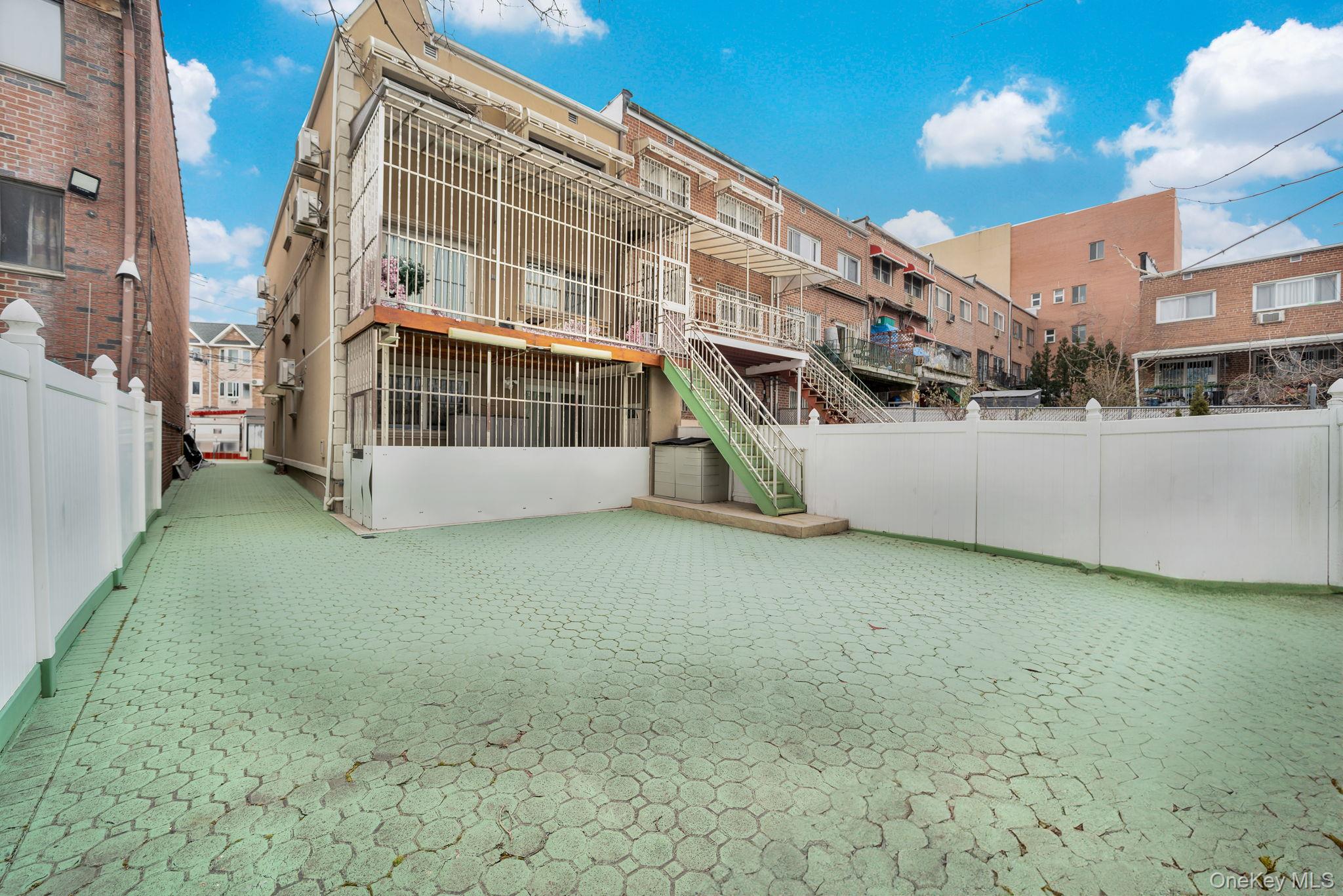 #15 photo, 80-24 138th Street, Куинс ‖ Briarwood , NY 11435