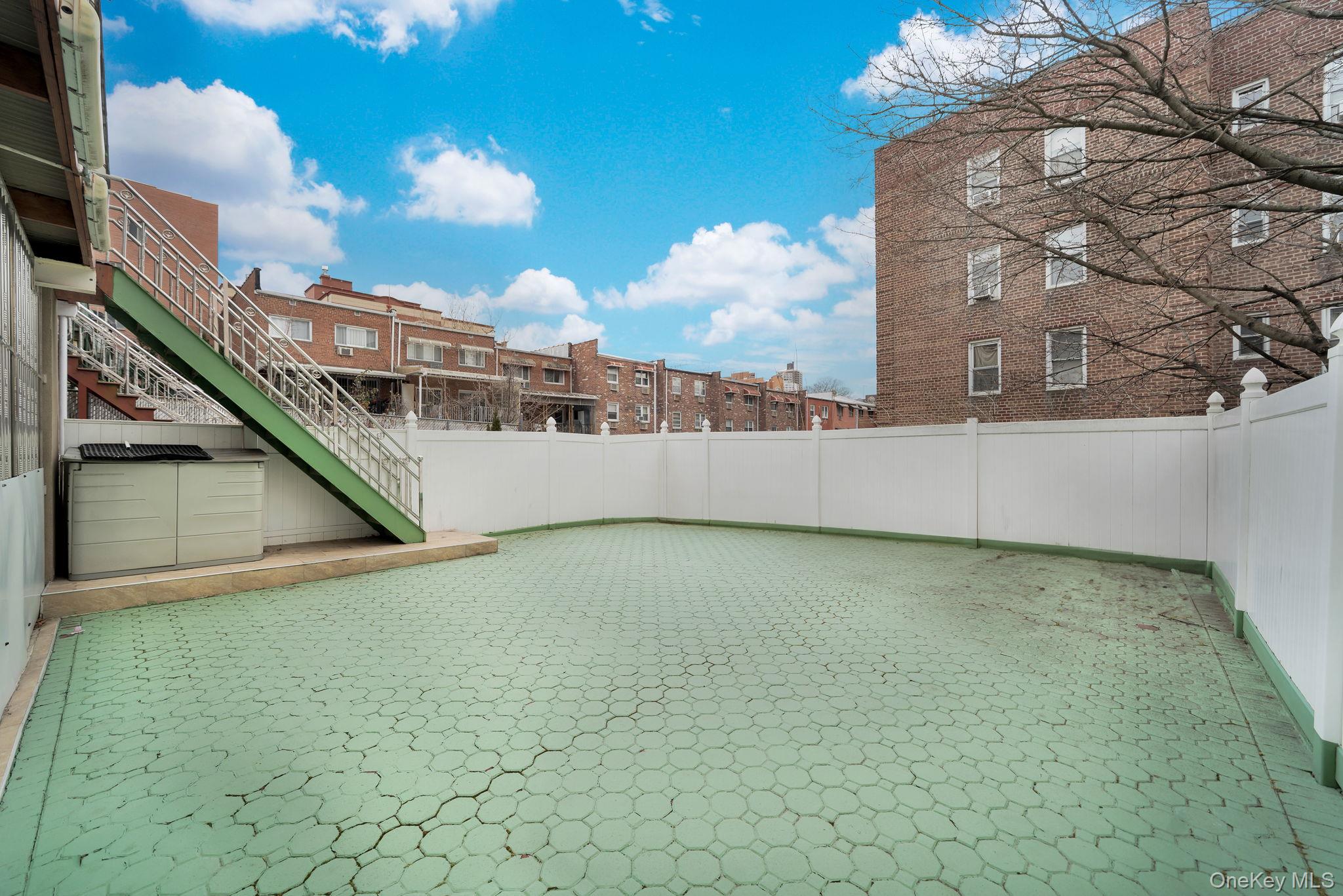 #16 photo, 80-24 138th Street, Куинс ‖ Briarwood , NY 11435