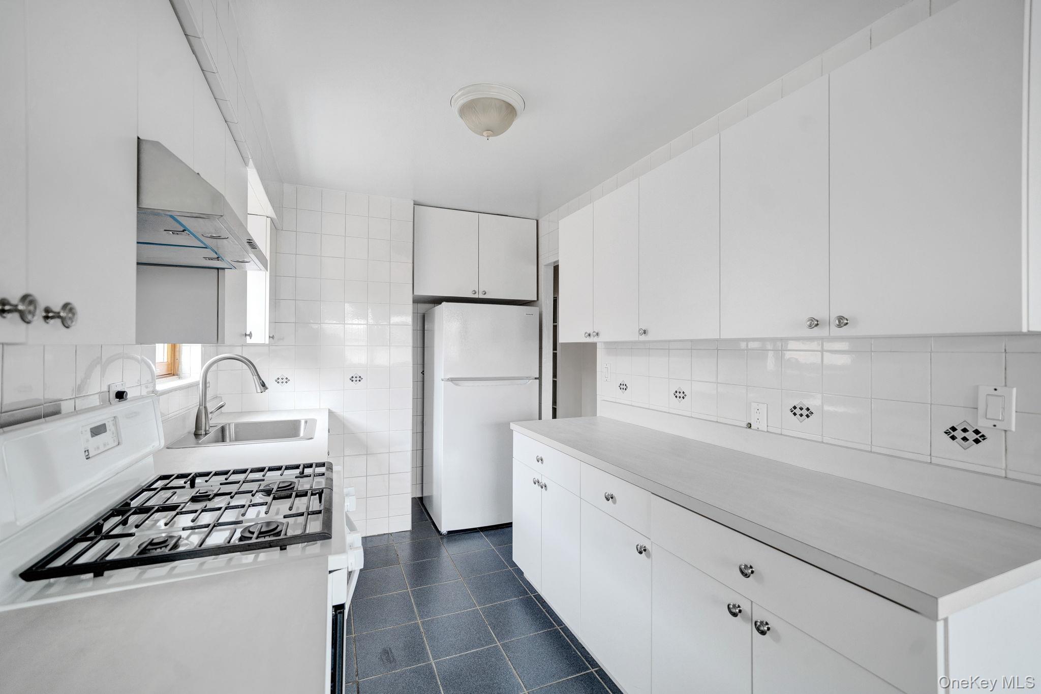 #9 photo, 80-24 138th Street, Куинс ‖ Briarwood , NY 11435